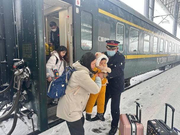长三角未出现旅客大面积滞留 铁路部门启动二级扫雪除冰应急响应