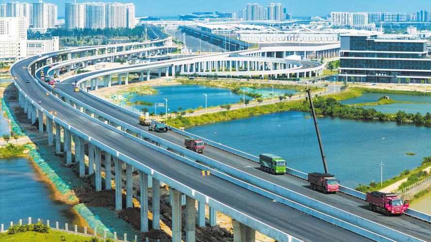3.5万吨海南最大铁路跨线桥成功转体 “二线口岸”专用通道项目预计年底全线通车