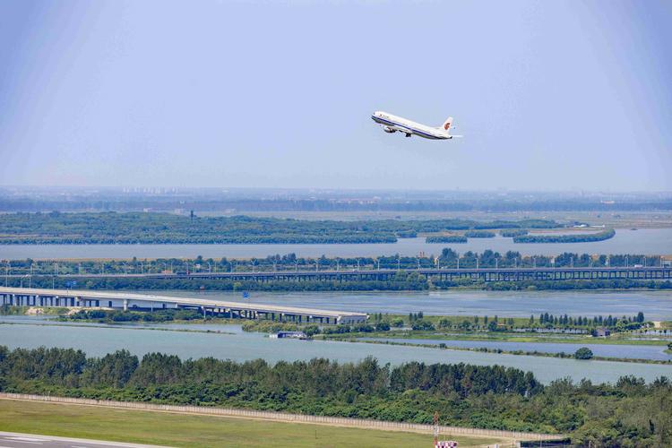 首破700架次,湖南空管分局五一假期保障创新高