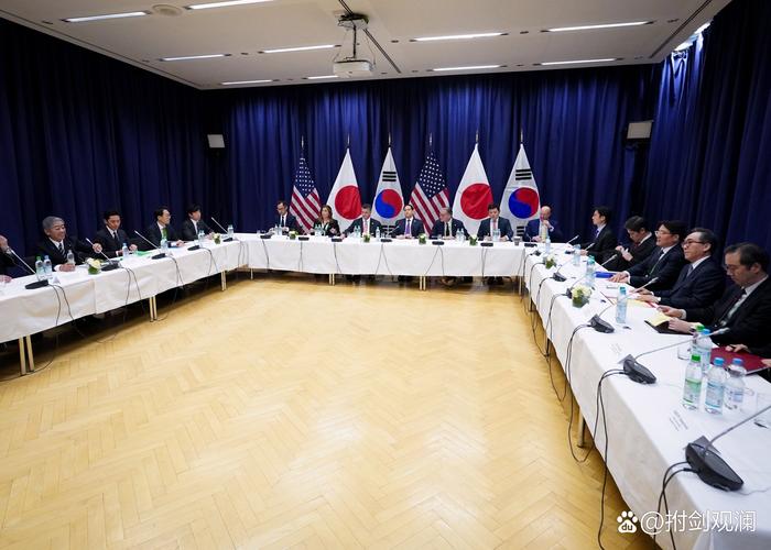 美国务卿鲁比奥与阿曼外交大臣巴德尔通话 讨论中东局势