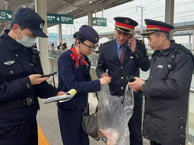 高铁衡阳东站乘车遇困难？湖南交通工程学院“小红帽”来帮忙