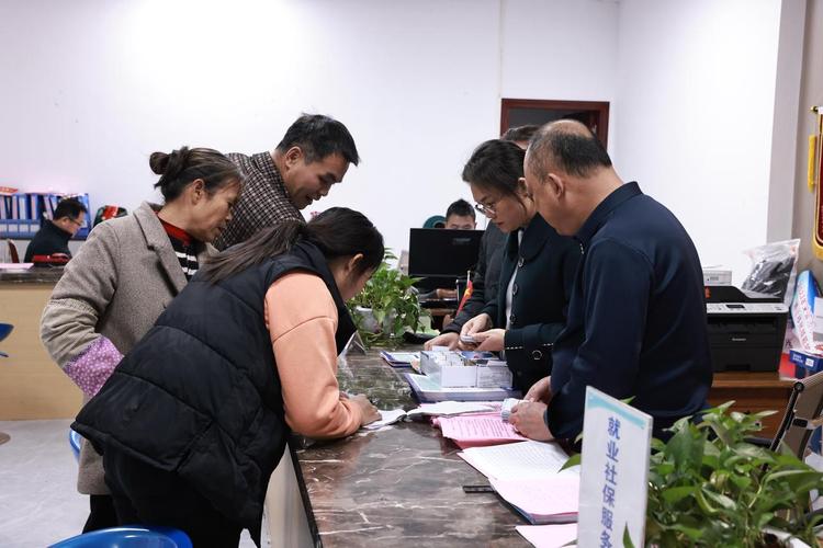 摘牌、“业主话室”……基层减负但不减服务