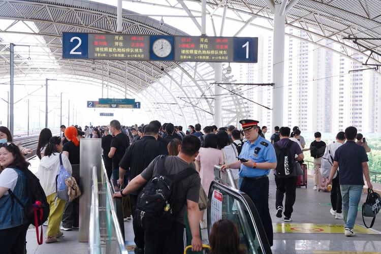 长三角铁路迎端午假期客流最高峰 预计单日发送旅客355万人次