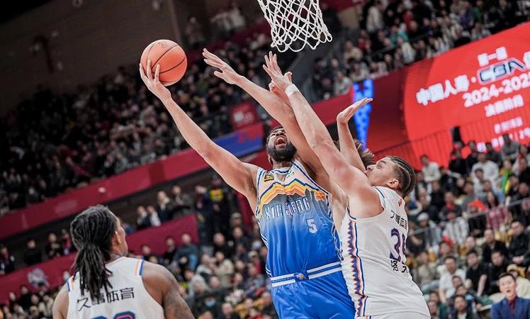 上海队夺得首届CBA俱乐部杯冠军 布莱德索当选MVP
