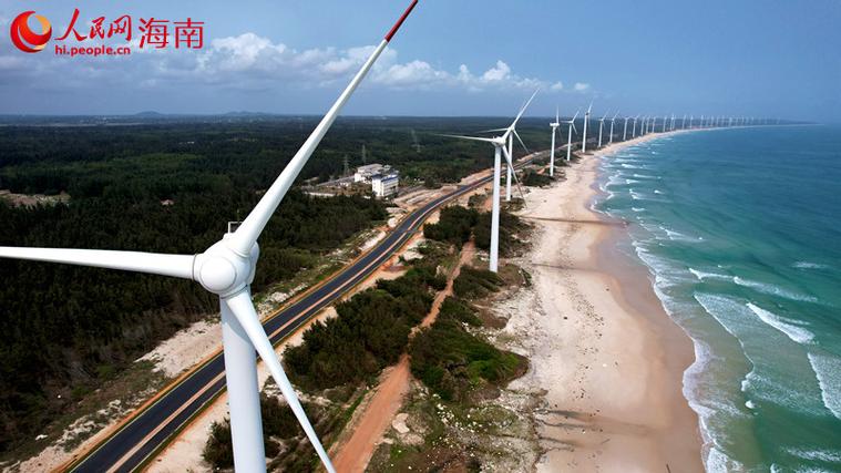 除文昌风车海岸段外,海南环岛旅游公路多数路段已双向通车