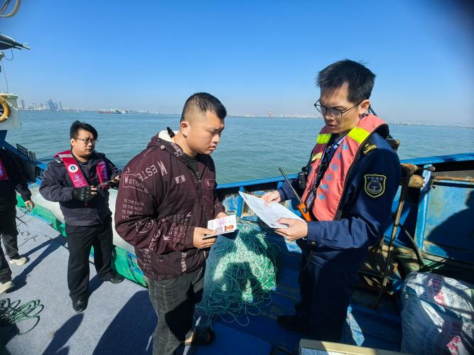 海南多部门联合开展海上巡护执法行动