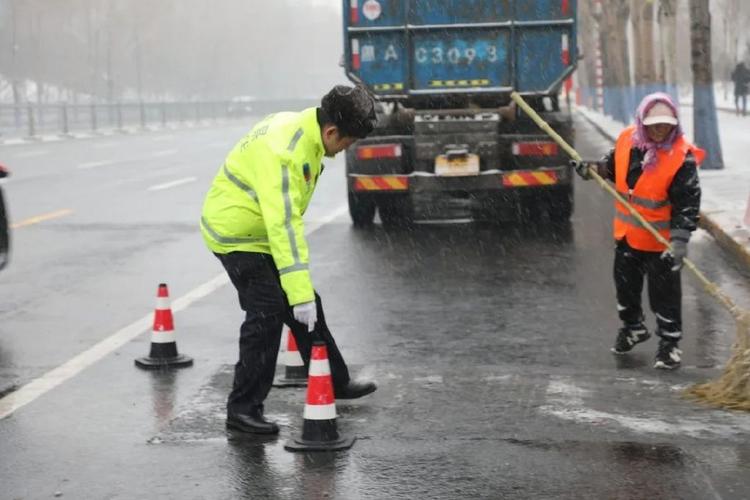 雨雪大风天气短暂“登场” 多地多部门联动保障交通安全