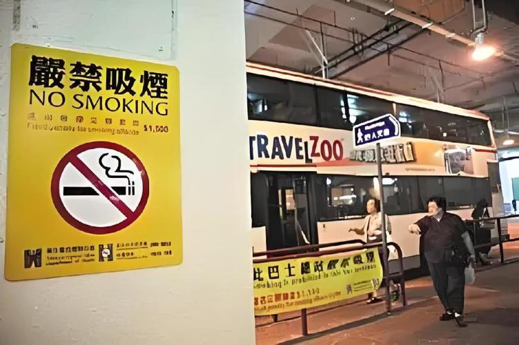 香港拟立法禁止排队时吸烟