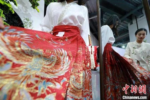 (经济观察)山东曹县马面裙:“一兴百兴” 意在全球