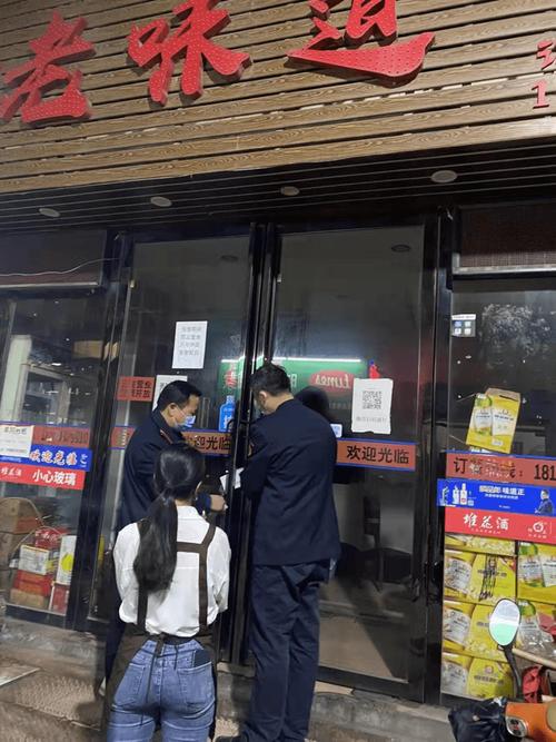 商铺里违规住人忽视安全 浏阳消防紧急查封