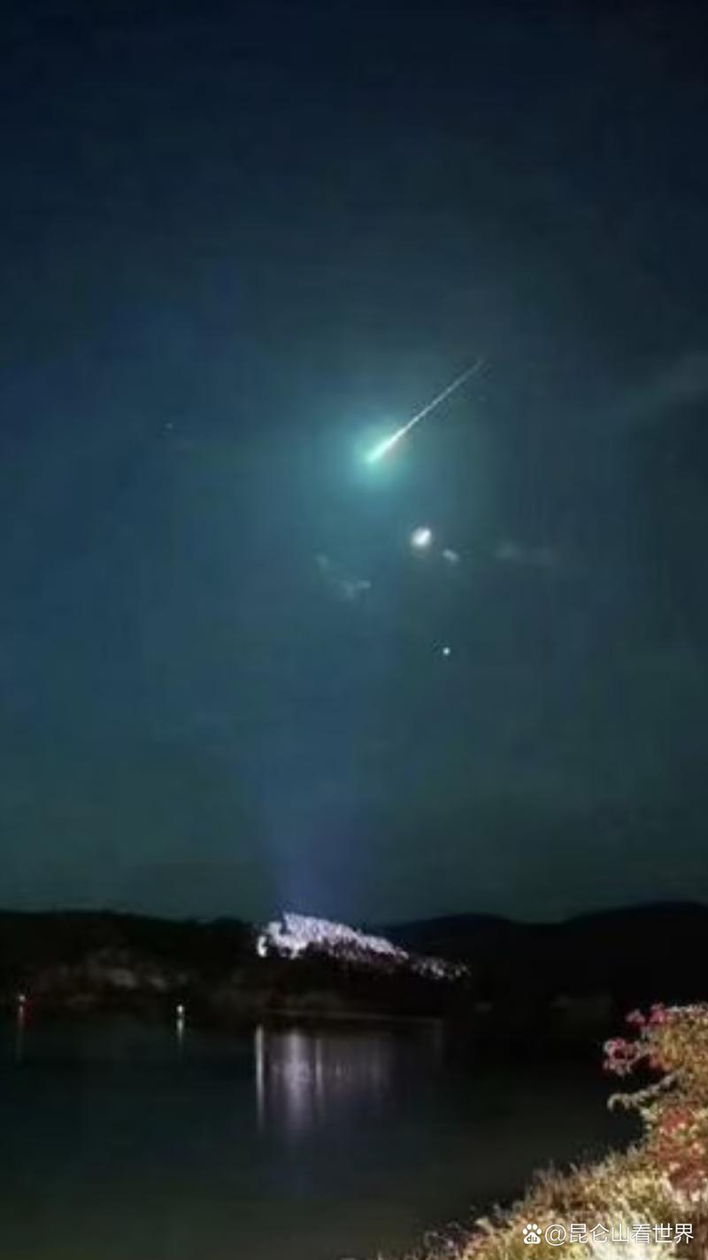 热搜!济南上空现疑似不明飞行物?网友热议