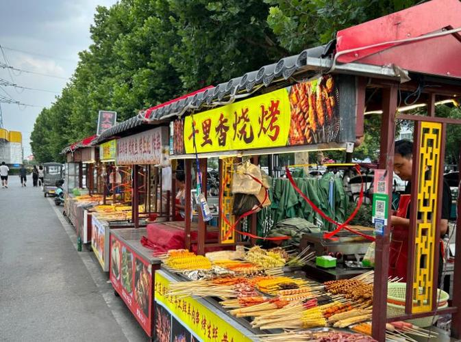 西宁城北创新城市管理方式 搭建“潮汐摊位” 守护城市烟火