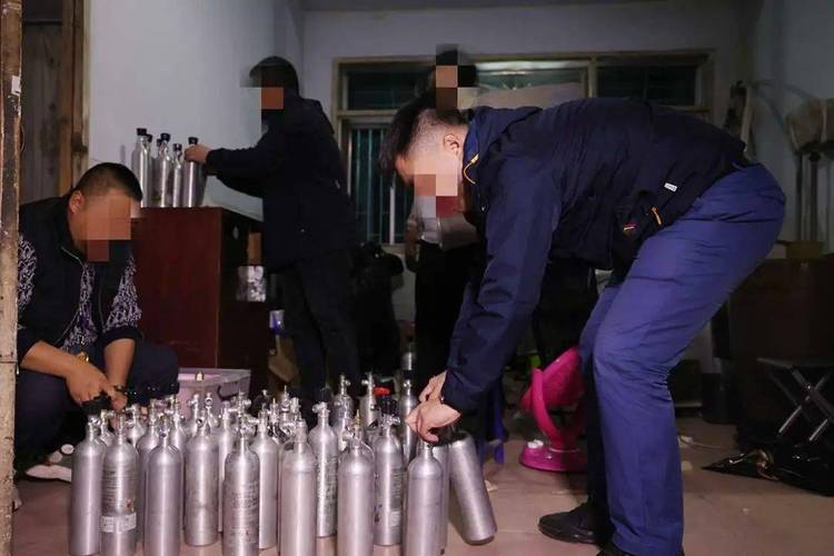 超2000升!三亚吉阳区集中销毁一批“笑气”