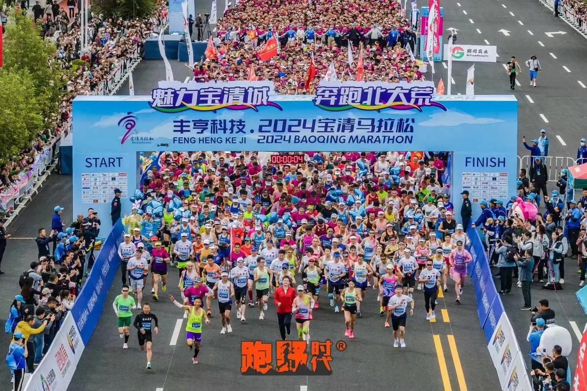 马拉松赛道上的视障跑团