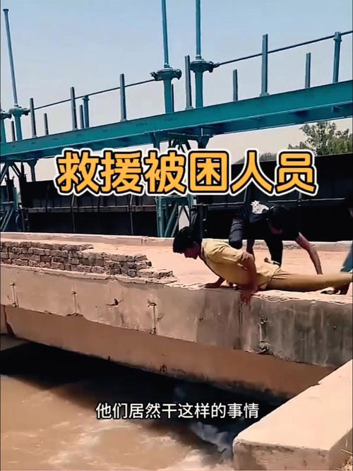福建龙岩河流冲垮桥梁11人被困 消防化身“空中飞人”成功救援