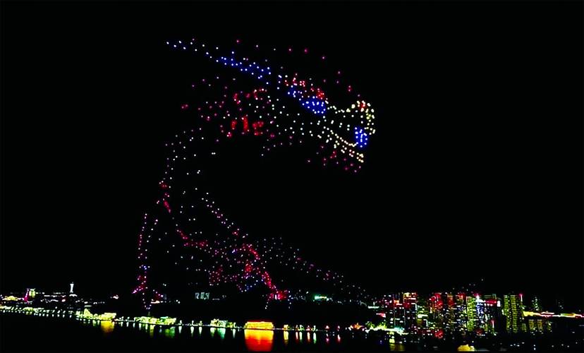 飞龙在天!两千架无人机化为祥龙翱翔郑州夜空