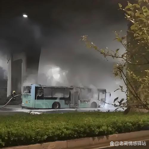 广州内环路车辆起火!无人受伤,道路恢复正常通行