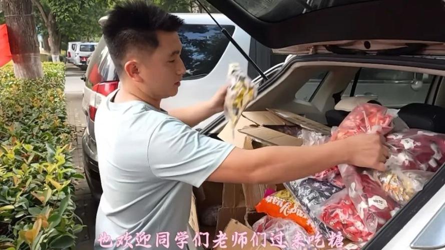 高校一食堂窗口暂停营业,大学生排队“随礼”!