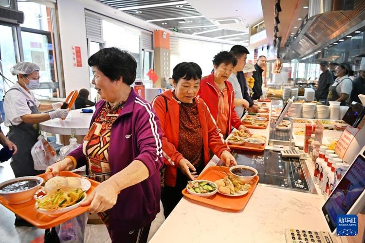 青岛城阳:“助老餐厅”为老人就餐提供便利