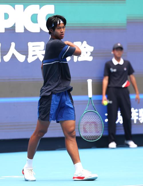 网球——上海大师赛:王傲然 周意男双晋级