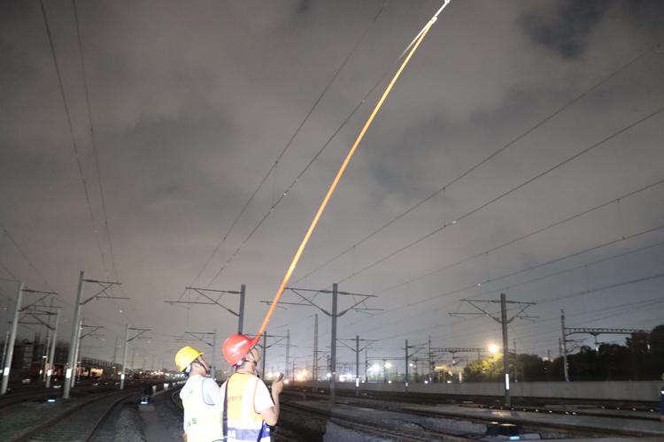 浙江甬金铁路接触网全线送电成功