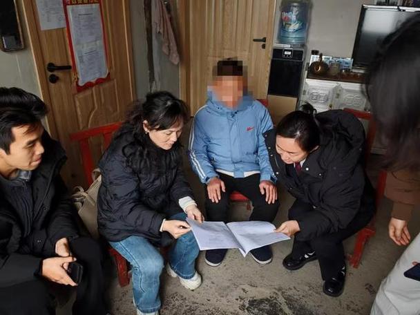 麻栗坡检察院开展关爱儿童走访慰问
