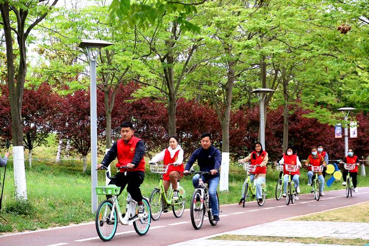 骑行上班、制作环保酵素……一起来解锁低碳生活