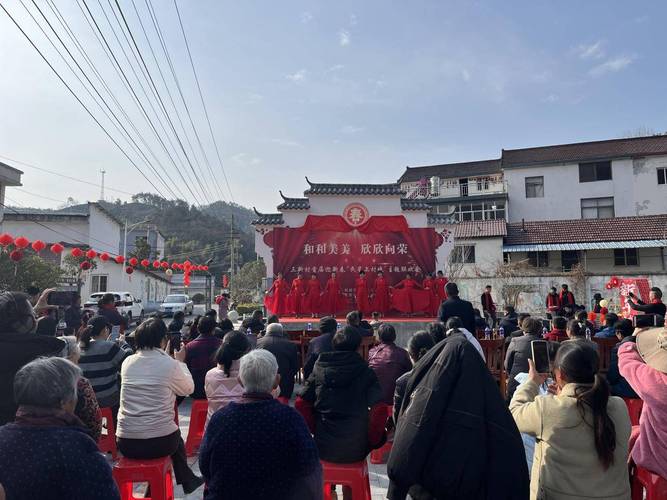 (新春走基层)山东“村晚”如“星火燎原”般火热 “民”星登台演绎乡村新气象