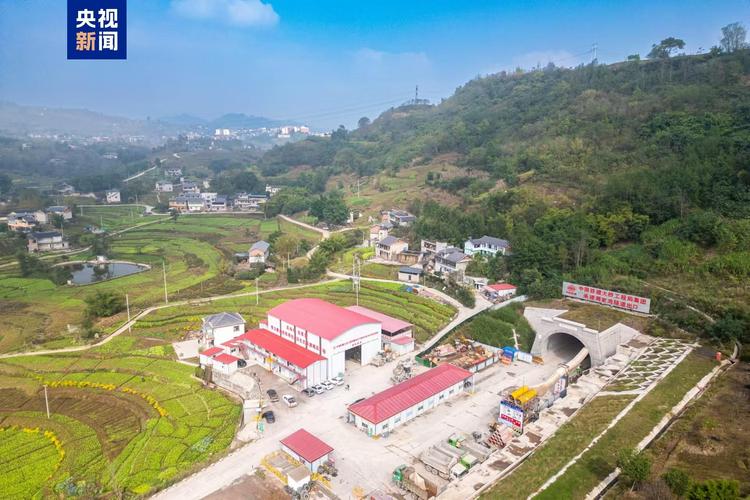 进度条刷新 渝万高铁全线首座瓦斯隧道顺利贯通