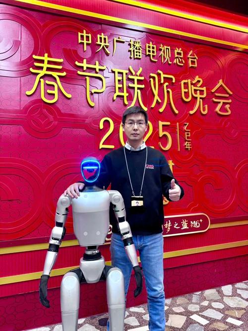 (新春见闻)杭州机器人春节忙“加班”