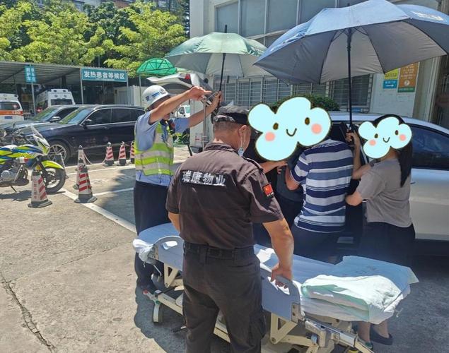 突发!合肥和平路下穿桥一私家车冲破护栏坠落 车内年轻男子被紧急送医