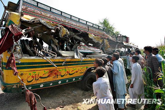 巴基斯坦发生两起翻车事故 已造成至少35人死亡