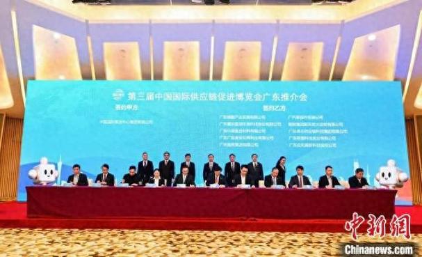 鹏城以展为媒提升全球“含深量” 大力支持企业参加链博会、广交会、服贸会、进博会、消博会以及美国CES、德国IFA等国际大展