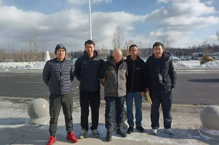 男子杀人潜逃25年,被抓时正当保安