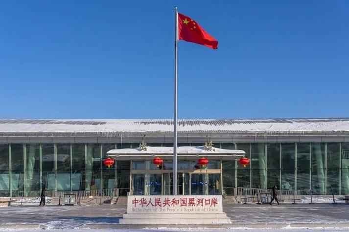 黑河口岸气垫船客运开通 中俄旅客体验乘船跨境出行