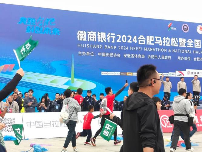 3万人燃情开跑!合肥警方全程护航“合马”