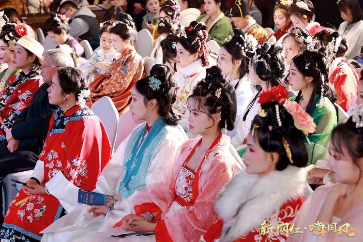 “汉服经济”持续扩圈 年轻人玩出新职业