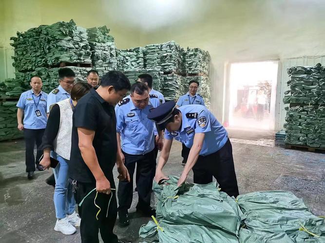 走私的遇上了抢劫的两个犯罪团伙均受到法律制裁