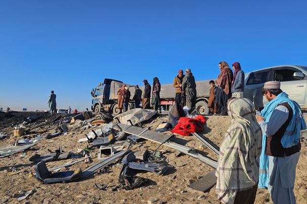 阿富汗一高速公路发生10起交通事故,致17人死亡