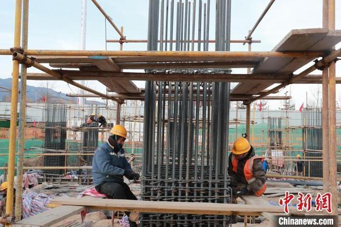 (新春走基层)腊月里的“热”度:200余建设者奋战重点工程