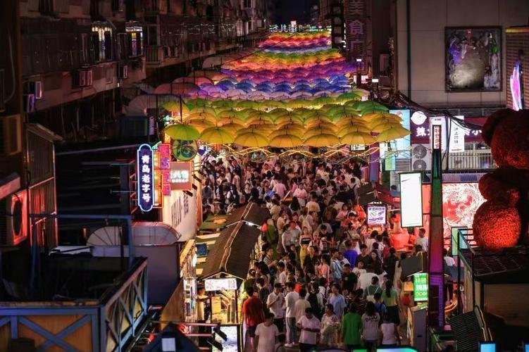 历史典故夏夜“变现” 古城新消费“热辣滚烫”
