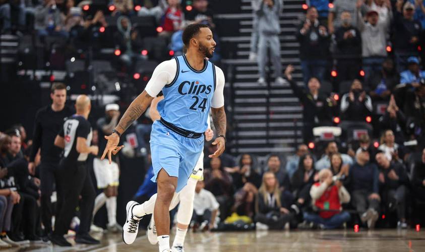 Woj:自由球员中锋班巴一年合同加盟快船