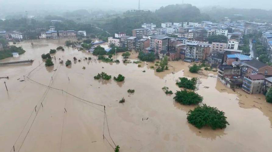 重庆26个区县出现暴雨 15条河流超警其中4条超保